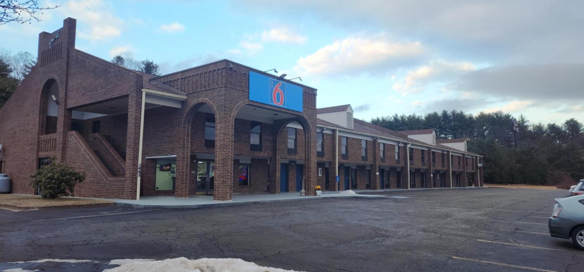 Motel 6 Fancy Gap Va Zewnętrze zdjęcie